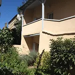 Le Croix Rousse Jacquard ליון