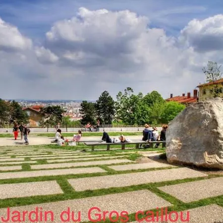 Le Croix Rousse Jacquard Apartment *