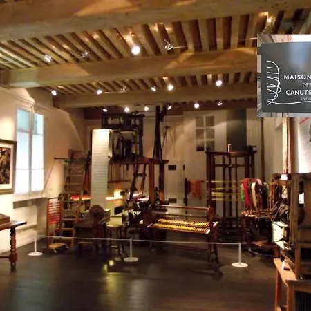 Le Croix Rousse Jacquard